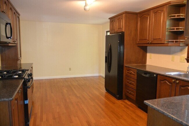 Building Photo - 20 Pine Grove Park
