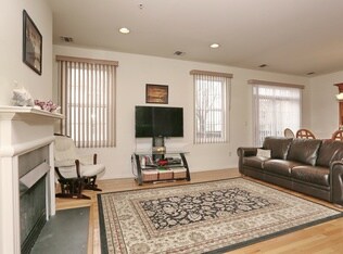 Foto del edificio - 400 Colfax Ave