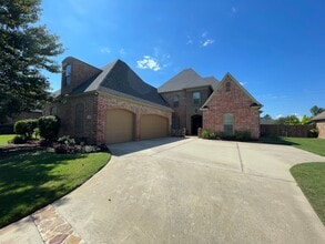 Building Photo - 867 Chartres Dr