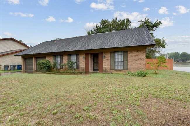 Building Photo - 305 Starbright Dr