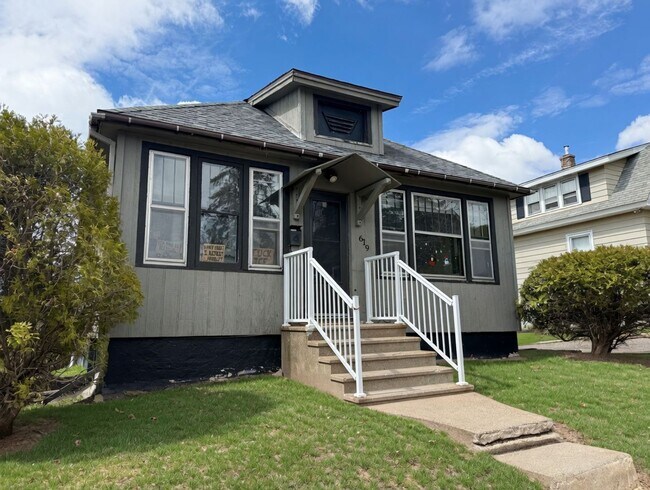 Foto del edificio - Duluth MN 5- Bedroom - 2-Bath - 1 - Car Single Family Home