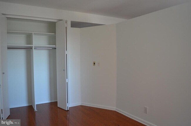 Foto del edificio - 219-29 S 18th St