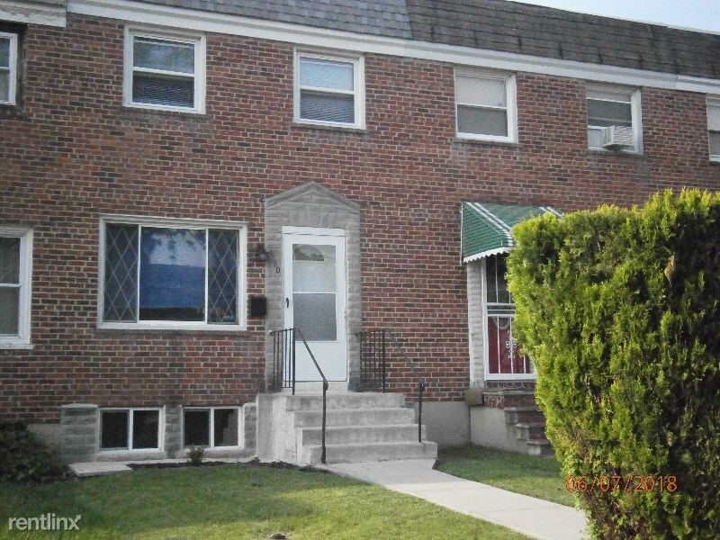 Primary Photo - 2 br, 1.5 bath Townhome - 4780 Shamrock Ave