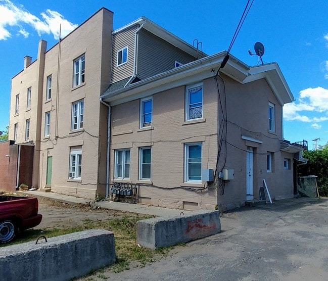 Building Photo - 496-500 W Main St