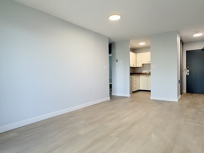 Building Photo - 1653 Ouellette Ave