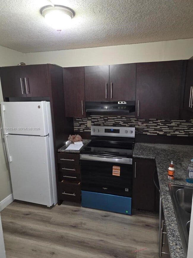 Foto del edificio - 3399 Foxcroft Rd