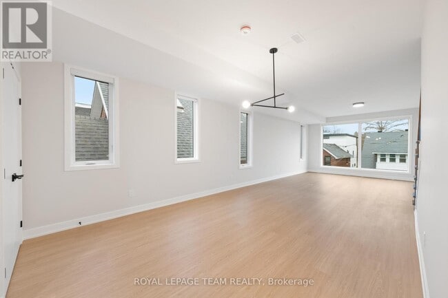 Building Photo - 49 Grosvenor Ave