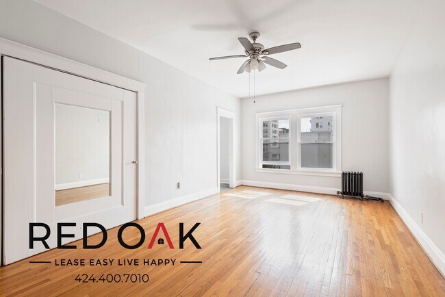 Foto del edificio - ~$200 OFF MONTHLY~ Brilliant Three-Bedroom...