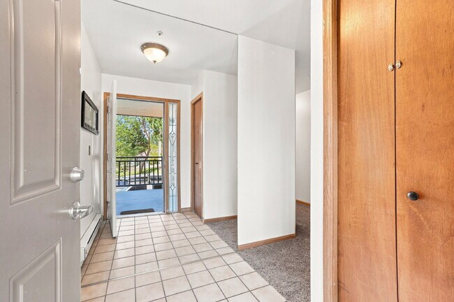 Foto del edificio - $2,340.95, 2 Bed 2 Bath Condo in Boulder with In Unit Laundry!