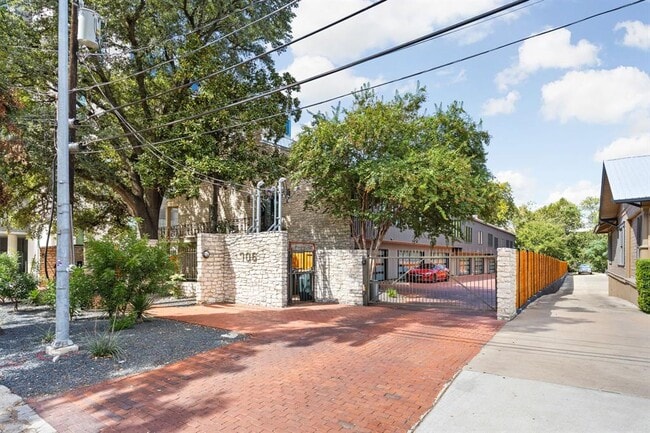 Building Photo - 706 West Ave