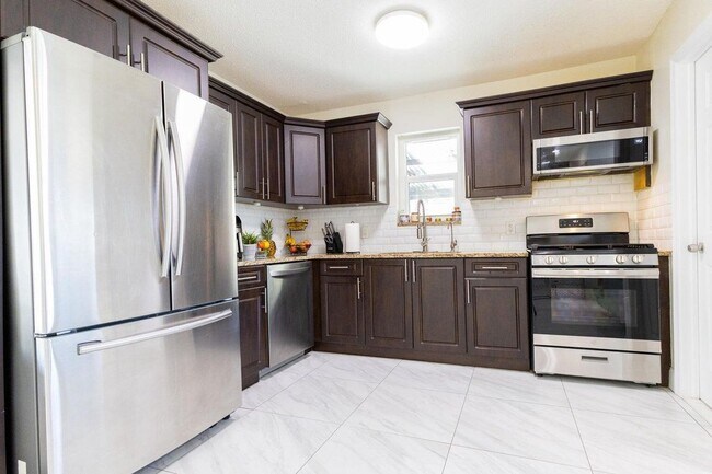 Foto del edificio - 5763 Purdy Ln