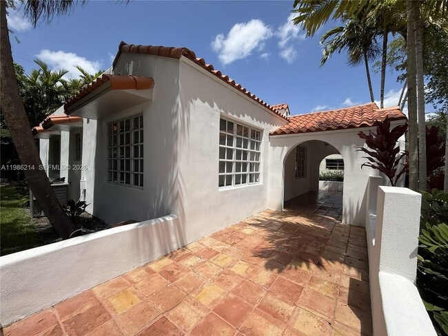 Building Photo - 820 Lorca St