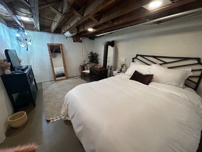 Building Photo - 10166 Glebe Rd