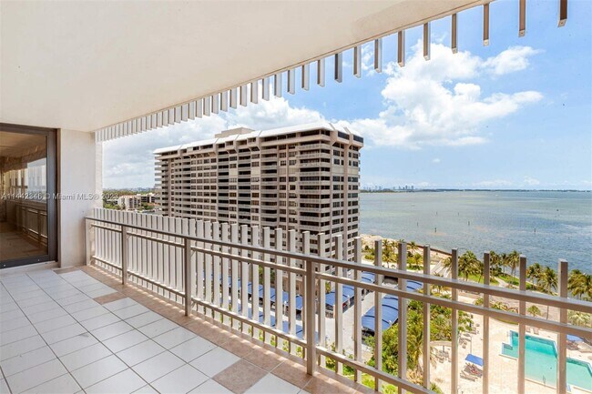 Building Photo - 2 Grove Isle Dr