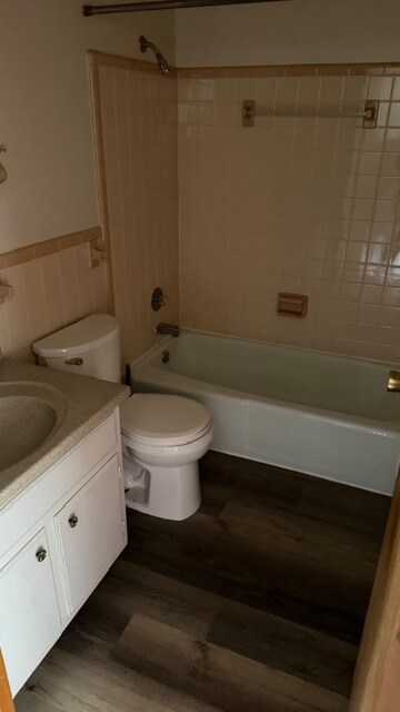 Building Photo - 2715 Riverside Dr