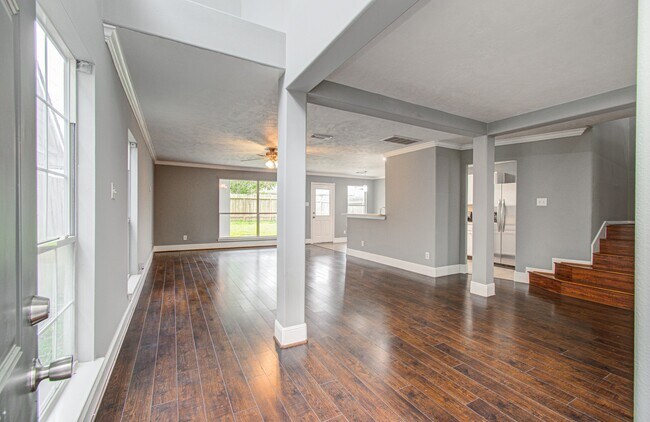 Building Photo - 13963 Maximos Dr