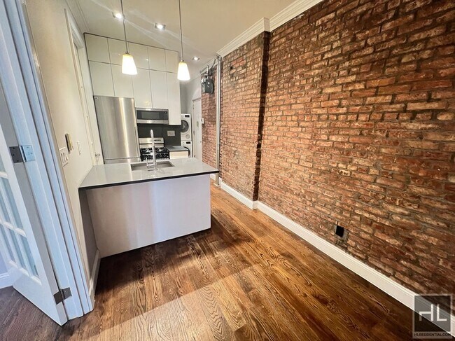 Building Photo - East 106th Street