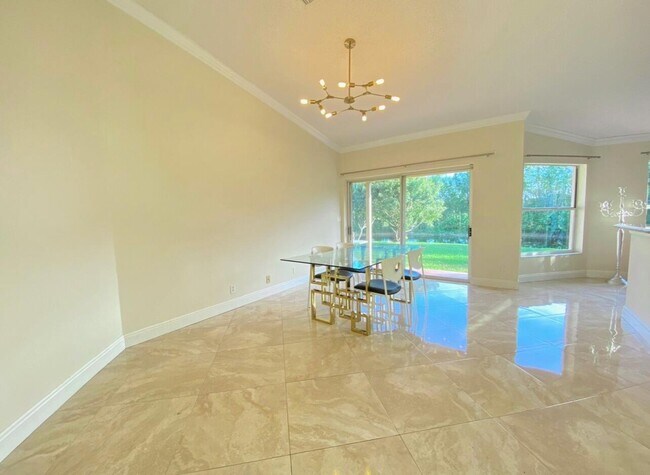 Building Photo - 1496 S Club Dr