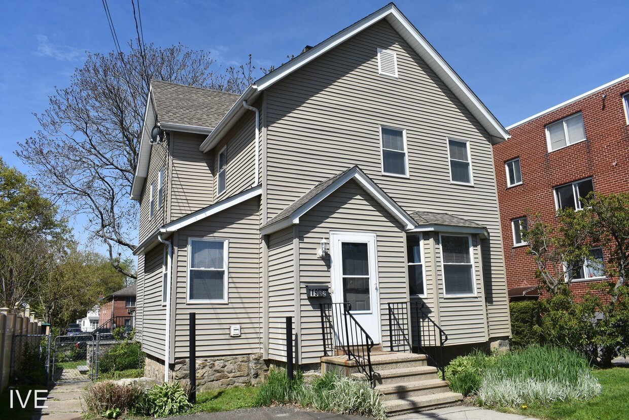 Foto principal - 19 1/2 Clinton Ave