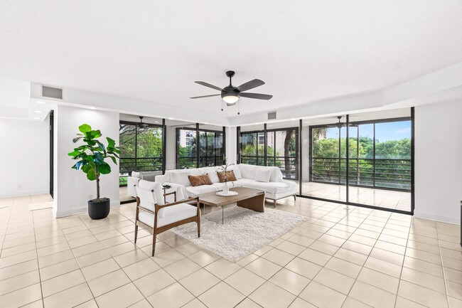 Foto del edificio - 7201 Promenade E Dr