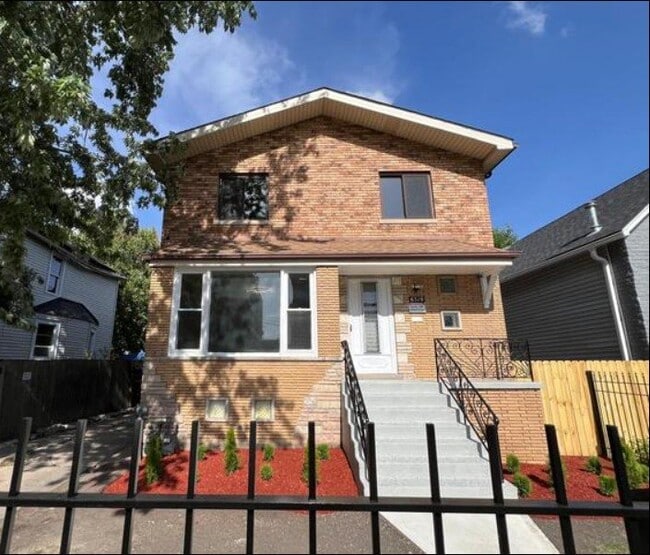 Building Photo - 6319 S Troy St