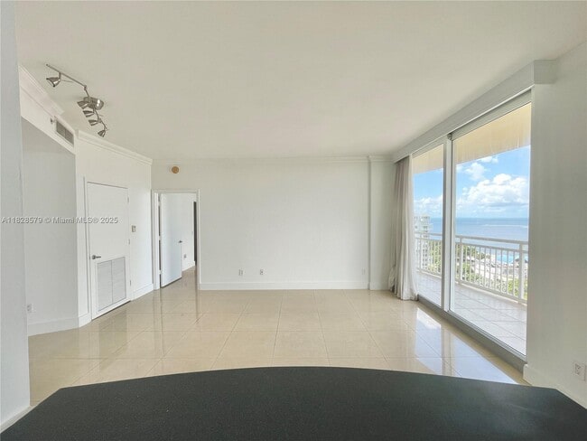 Building Photo - 2475 Brickell Ave