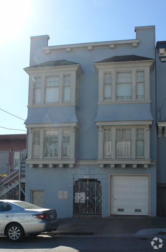 Building Photo - 2131 Grove St