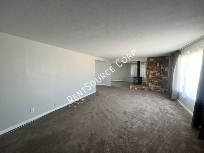 Building Photo - 3 Bedroom Single Story Home for Rent in Ro...