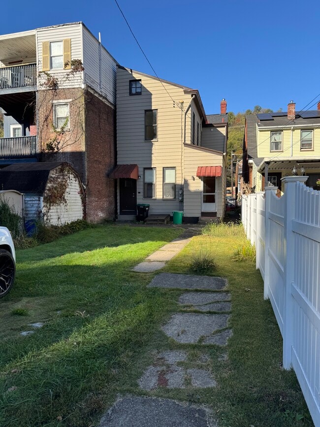 Back yard & parking - 834 Evergreen Ave