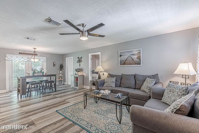 Building Photo - 3 br, 2 bath House - 207 R Evergreen Ln