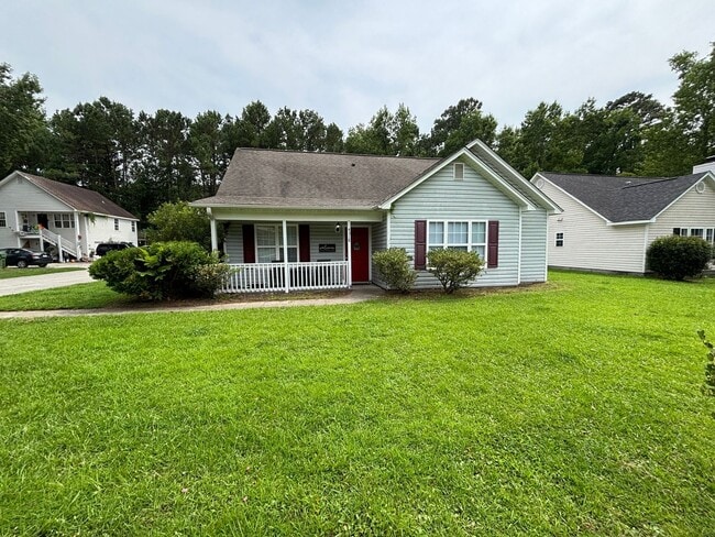 Building Photo - Charming, centrally located, 3 Bed 2 Bath ...