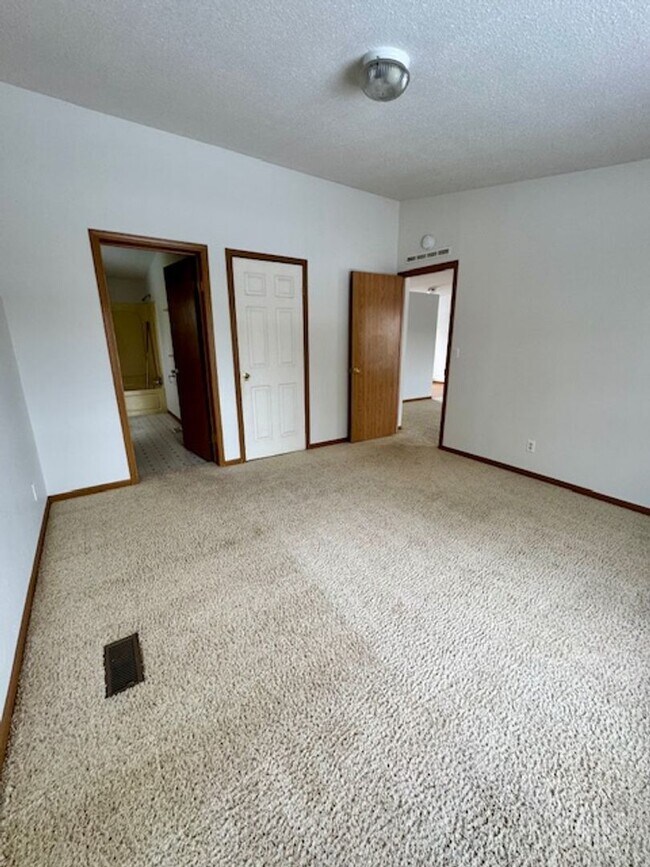 Building Photo - 3 Bedroom 2 Bathroom Modular