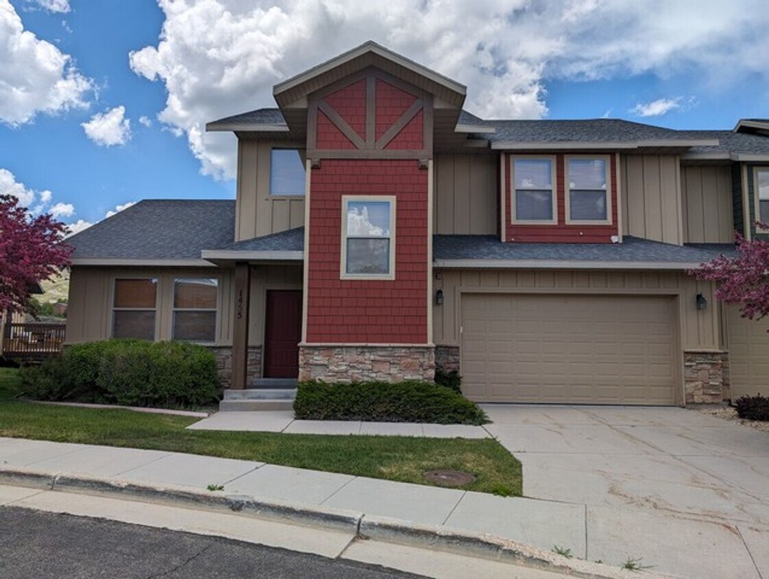 Primary Photo - Beautiful Fully Furnished Jordanelle Townhome