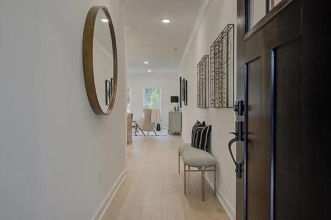 Foto del edificio - 121 Priestwood Ln