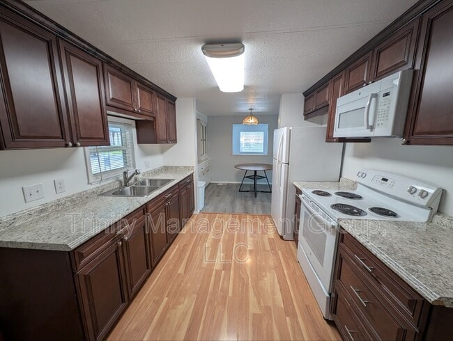 Building Photo - 207 Dolphin Dr N