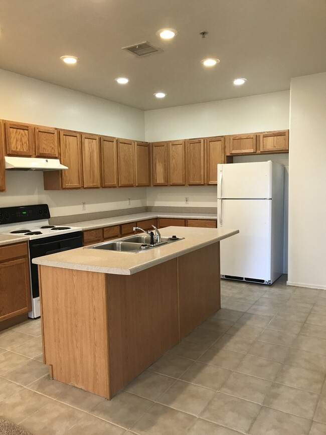 Foto del edificio - 3 bed 2 bath Home in Cottonwood Commons Co...