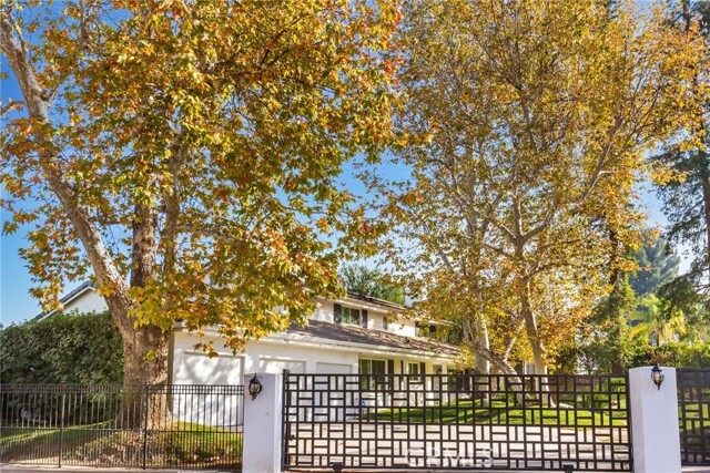 Building Photo - 4752 Del Moreno Dr