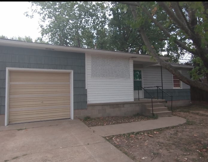 Primary Photo - 1134 N Clay St