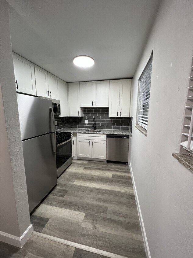 Foto principal - 7841 Big Bend Blvd