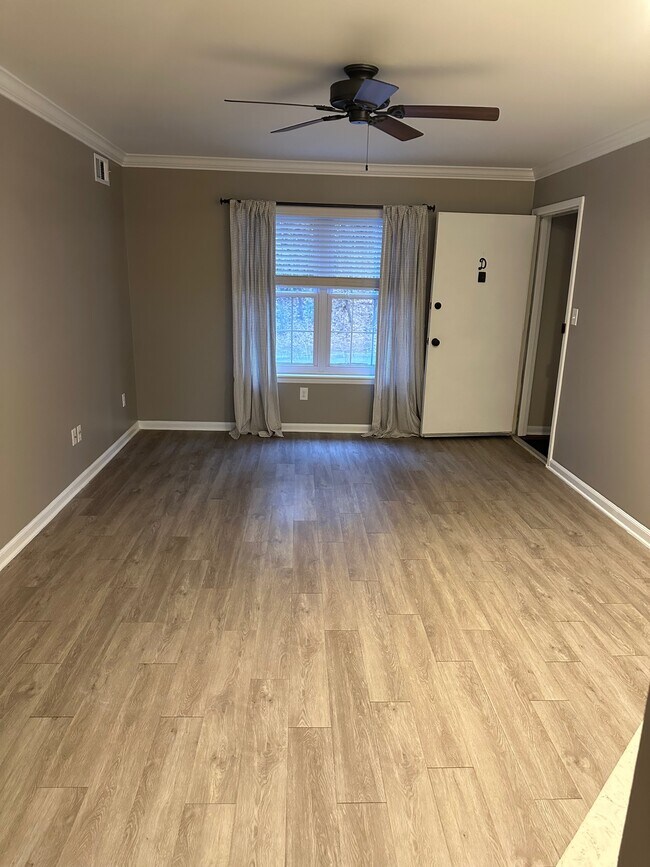 Alternate view of living room - 2108 Montreat Dr