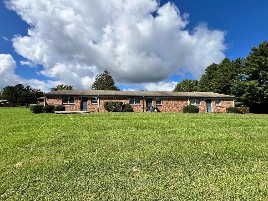 Primary Photo - Quail Ridge Apartments 5