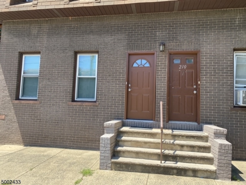 Foto principal - 212 W Elizabeth Ave