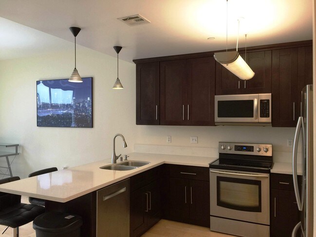 Foto del edificio - 630 W 6th St