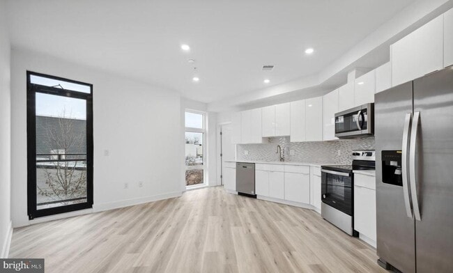 Building Photo - 2301 Grays Ferry Ave
