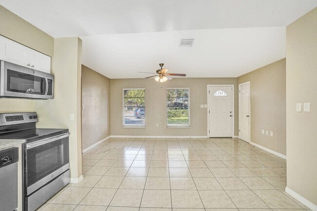 Building Photo - 4748 Amoy Ct