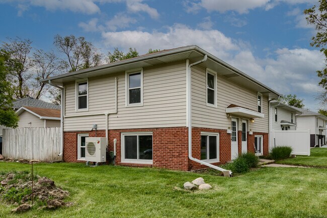 Building Photo - 3450 N 48th St