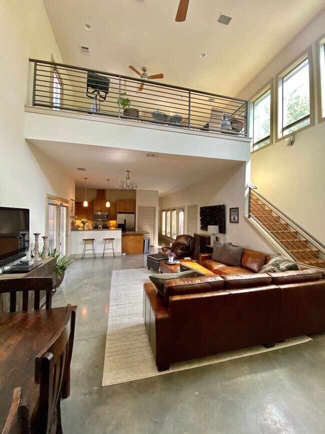 Building Photo - 903 Cardinal Ln
