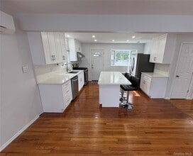Building Photo - 37 Bainbridge Ave