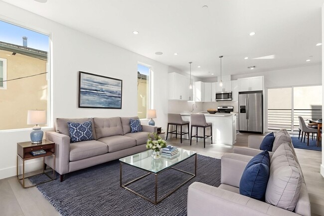 Building Photo - Huge 4 Bedroom, Townhome! Move In Ready