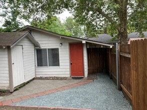 Building Photo - 412 NW Manzanita Ave